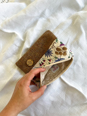Wild Wood Stitches - Notions Pouch [Summer Bees]